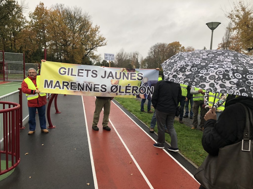 LalandeBernard's tweet photo. Inauguration à #Chermignac d’un CITYSTADE et d’une #école avec mes collègues du @Senat @imbertcorinne17 et D.Laurent
Écoute, Échange, dialogue sereins avec une puissante délégation de @_Gilets_Jaunes_ du @departement17 venue à notre rencontre https://t.co/iDiNxhlBcY