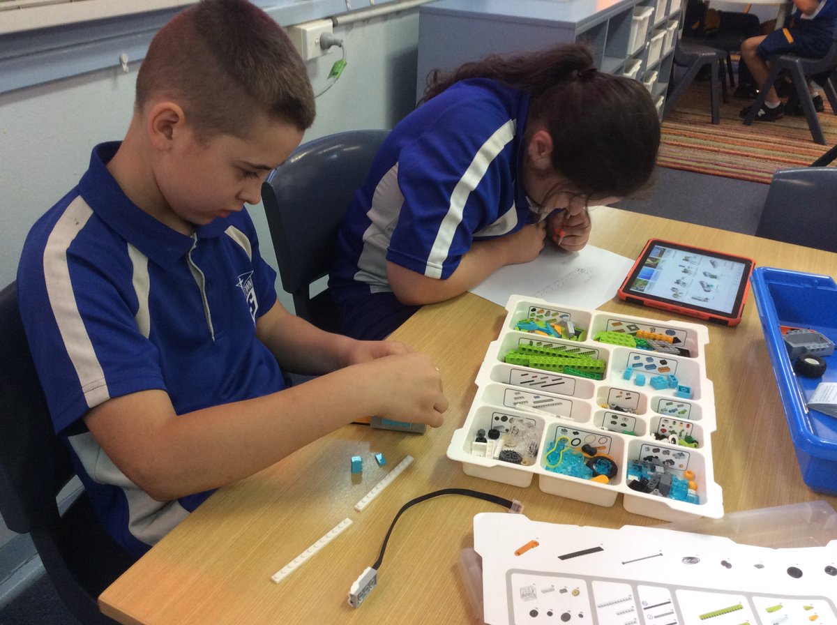 MrsMurphysRoom's tweet photo. This week 4/5M had a blast using the Lego WeDo 2.0 to design, make and code a magic wand! All students were so engaged and each group came up with something unique. @LEGO_Group @CampbelltownEPS https://t.co/DWwFtGFhrr