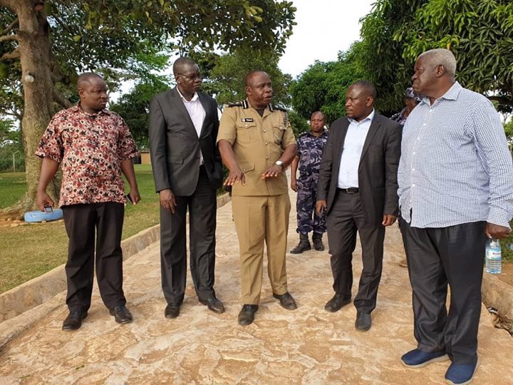 FDCOfficial1's tweet photo. Party President @PatrickAmuriat in company of chairman Amb. Wasswa Birigwa and @MwijukyeFrancis paid homage to the family of the late Uwecho Bosco, the young man who lost his life while saving lives of revellers on MV Templa. https://t.co/h0vEiPNttw