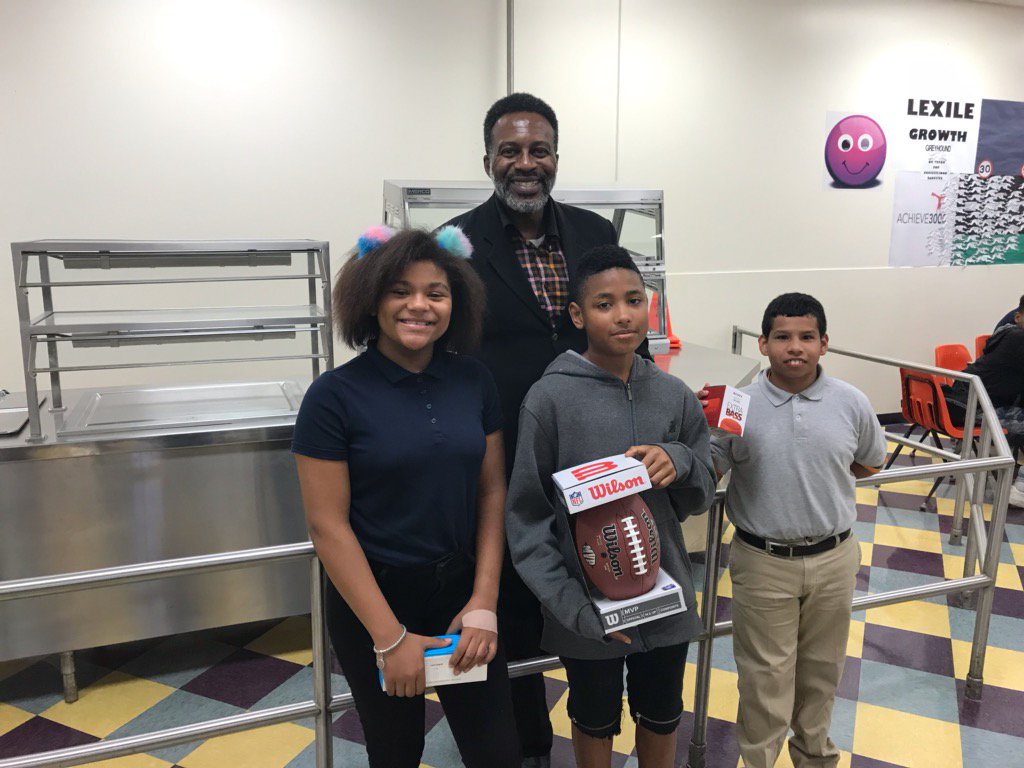 FWISD_HandleyMS's tweet photo. 6th Grade Second Six Weeks honorees for perfect attendance and honor roll #IAMHANDLEY https://t.co/s4fHeK2KPc
