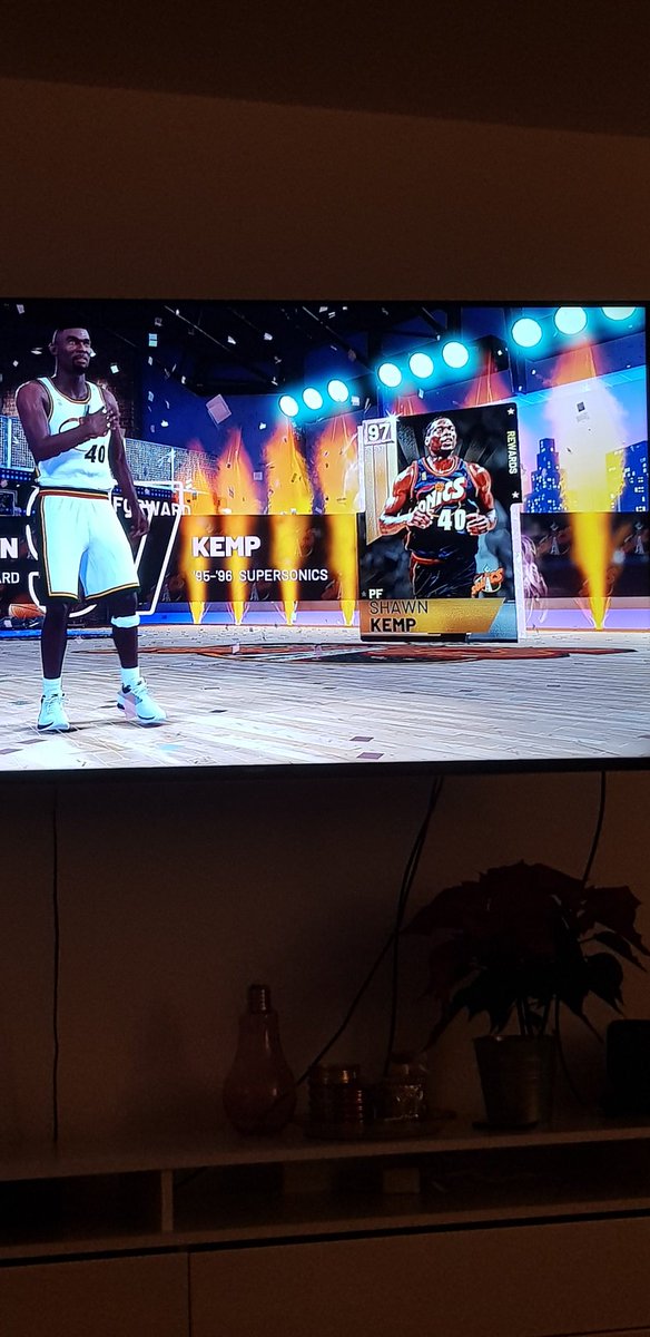 flachkopper27's tweet photo. @NBA2K_MyTEAM 🔥🔥🔥🔥 https://t.co/f5vpDmUG9p