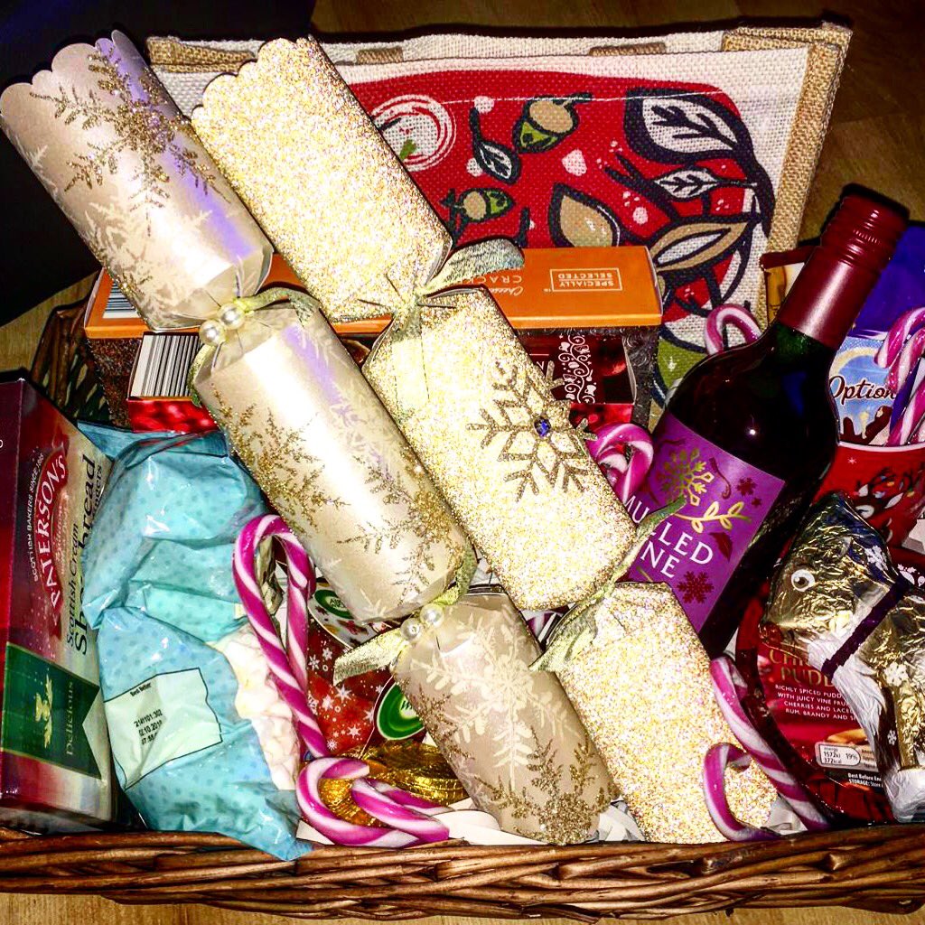 ConnectNetball's tweet image. X3 CHRISTMAS HAMPERS TO WIN!!!!! 🎄🎉🥂

We are raising money for the club again this year and are holding a raffle to win three hampers filled with festive goodies! Tickets are £1 a strip, if you are interested in getting your hands on some get in touch with any team member!