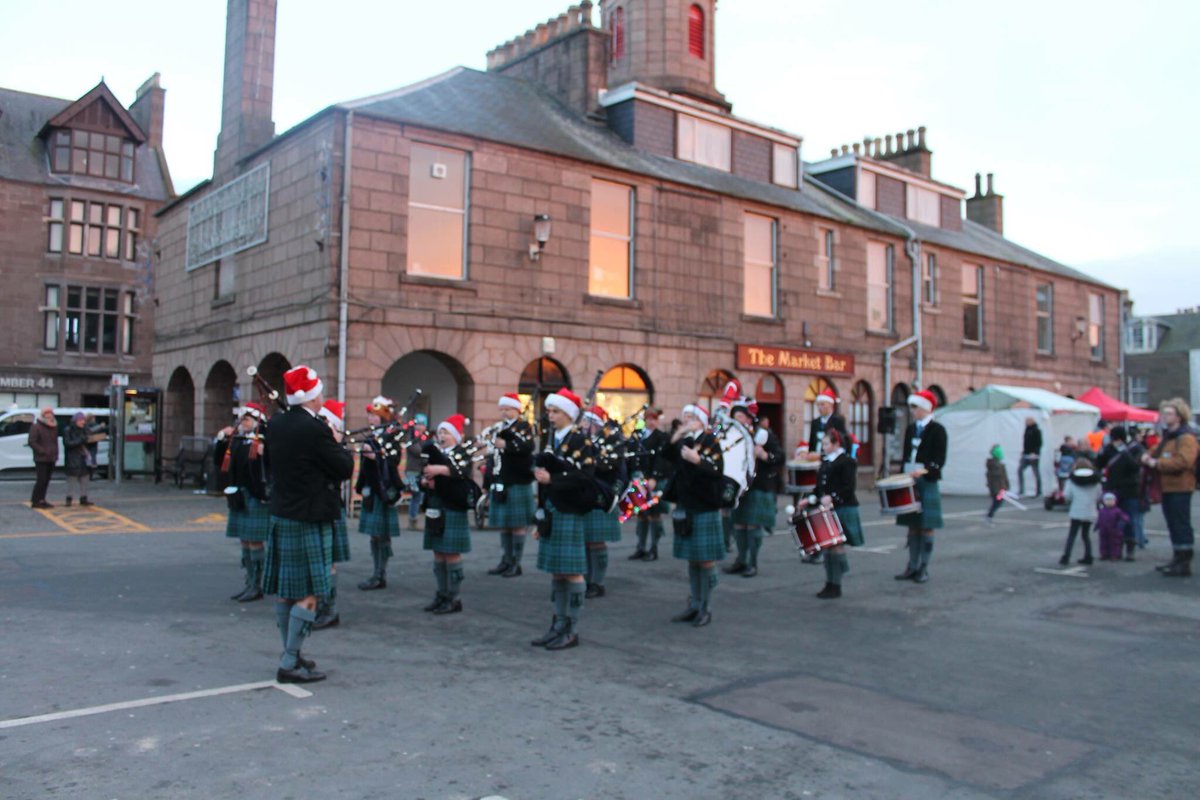 Stonehaven Christmas Lights Switch On today! We will be playing at 3pm and 4pm. #christmas #lightson #pipeband <a href="/StonehavenTweet/">Stonehaven</a>