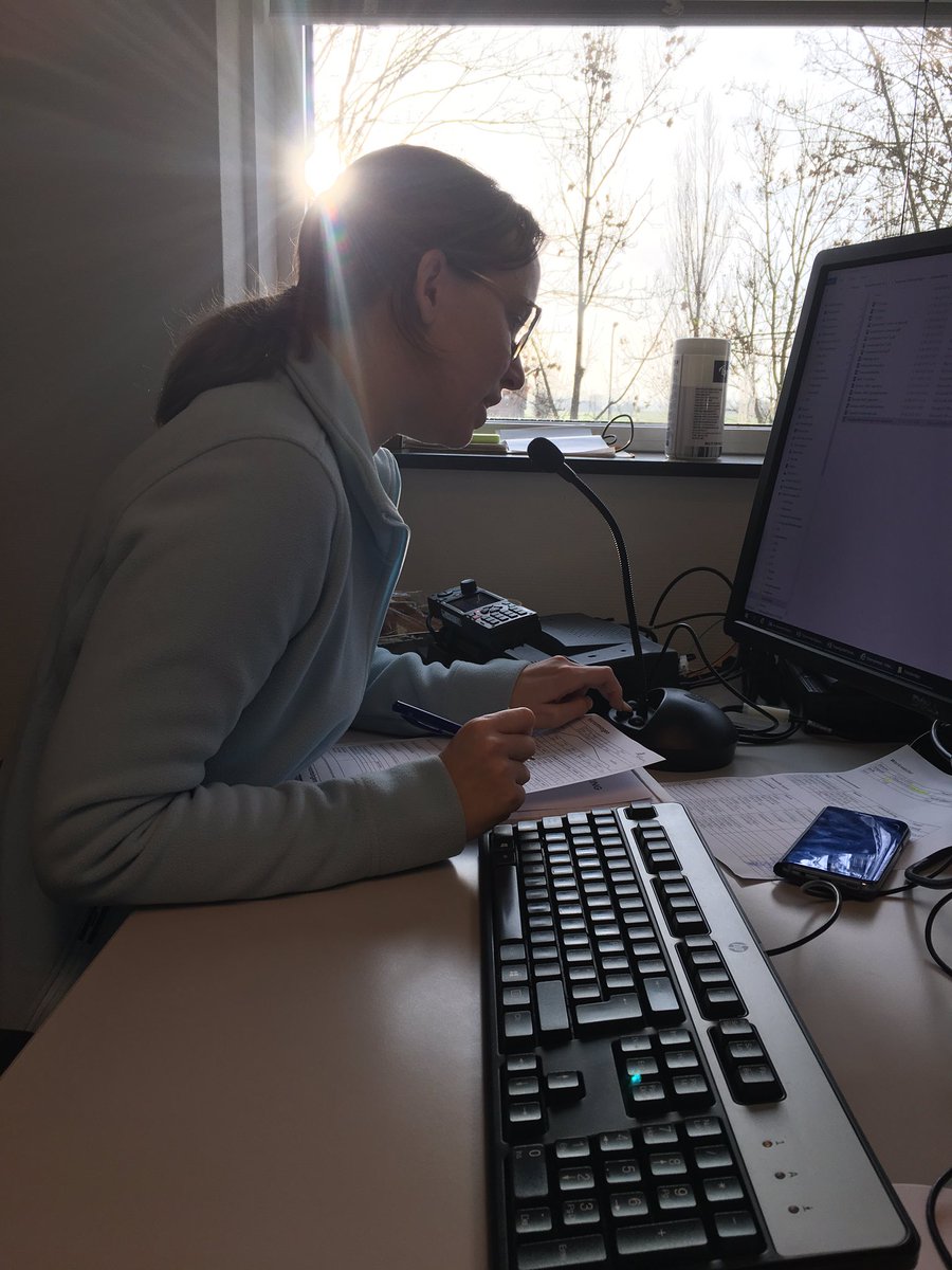 jodokus76's tweet photo. ICO’s (informatie-coördinatoren) bemannen dijkpost 6 Groot-Ammers om gegevens van de dijkwacht patrouilles te verwerken #dijkoefening @wsrivierenland https://t.co/l0SeS2UBjN