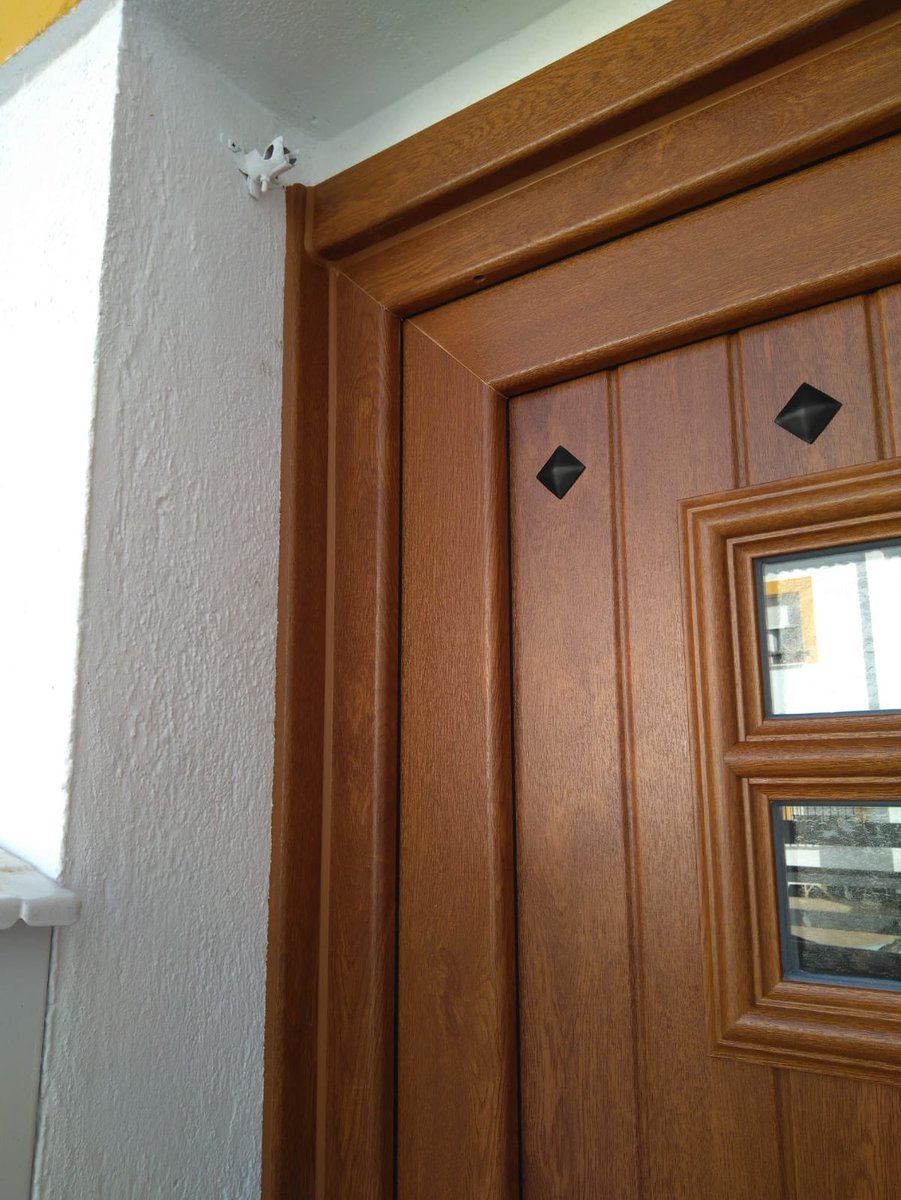 Mavero_pvc's tweet photo. Puerta de calle de pvc roble dorado panel testal. Instalación sin obras #puertasdecalle #EficienciaEnergética #puerta #pvc #deceuninck #deceuninckpvc # https://t.co/1RBzhgUIkw