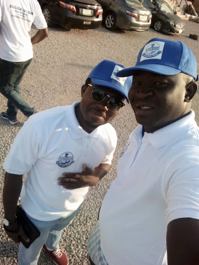 NIESVABUJA's tweet image. The train is moving.....*our 2nd vice president* is here.....keeping fit is good for your health and ultimately affects your professional services delivery positively...

#niesvabujamcpd2018 
#keepfit
#roadwalk
#jogging
#endoftheyearparty 
#niesv