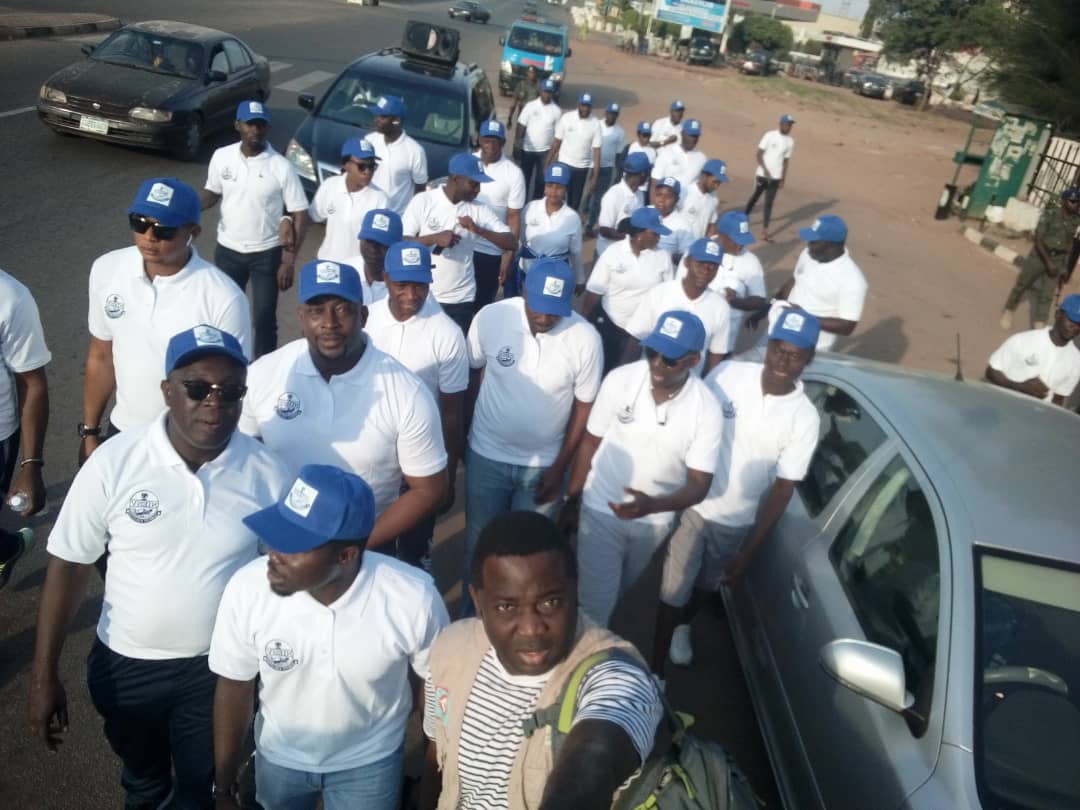 NIESVABUJA's tweet image. The train is moving.....*our 2nd vice president* is here.....keeping fit is good for your health and ultimately affects your professional services delivery positively...

#niesvabujamcpd2018 
#keepfit
#roadwalk
#jogging
#endoftheyearparty 
#niesv