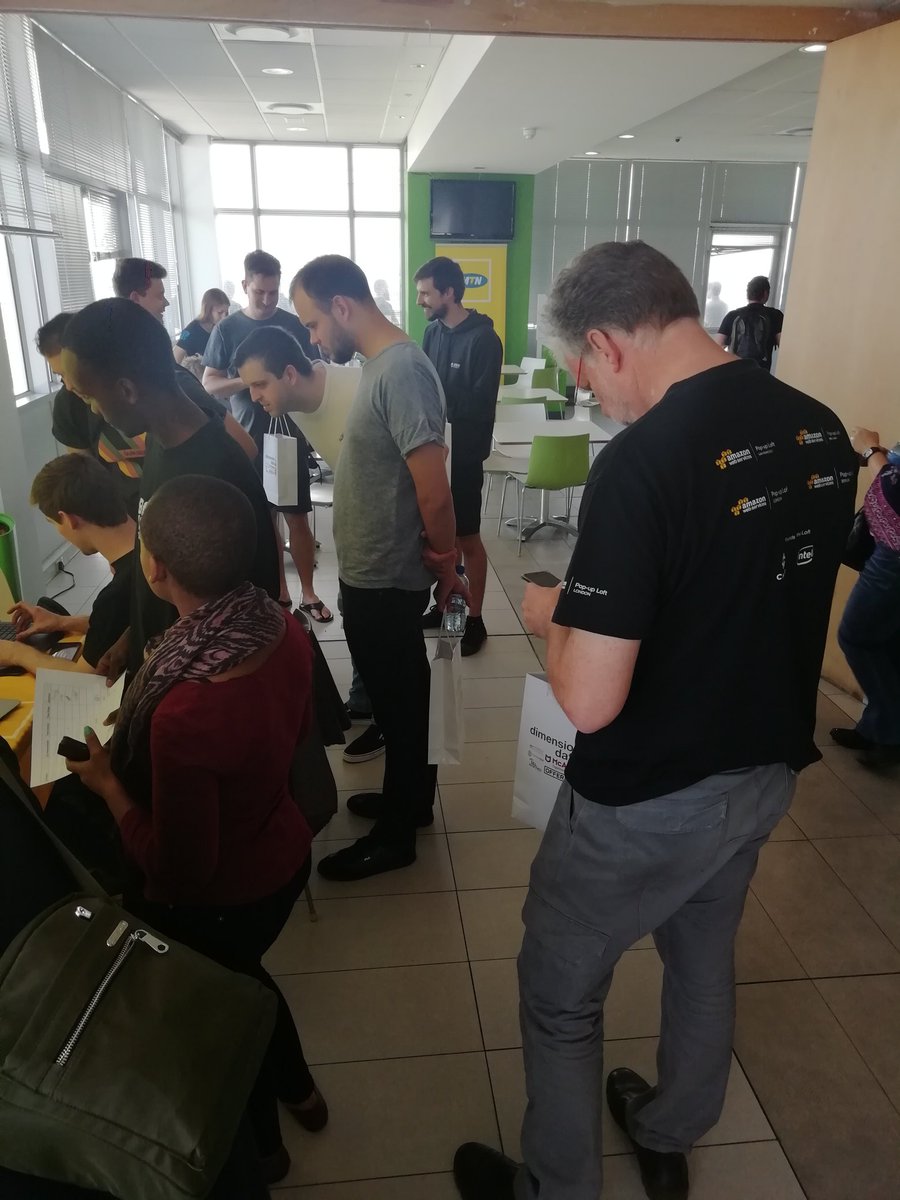 Tshego_GAETSEWE's tweet image. The bozza network getting the most attention through the MTN hackathon #bozzanetwork #bsidescapetown