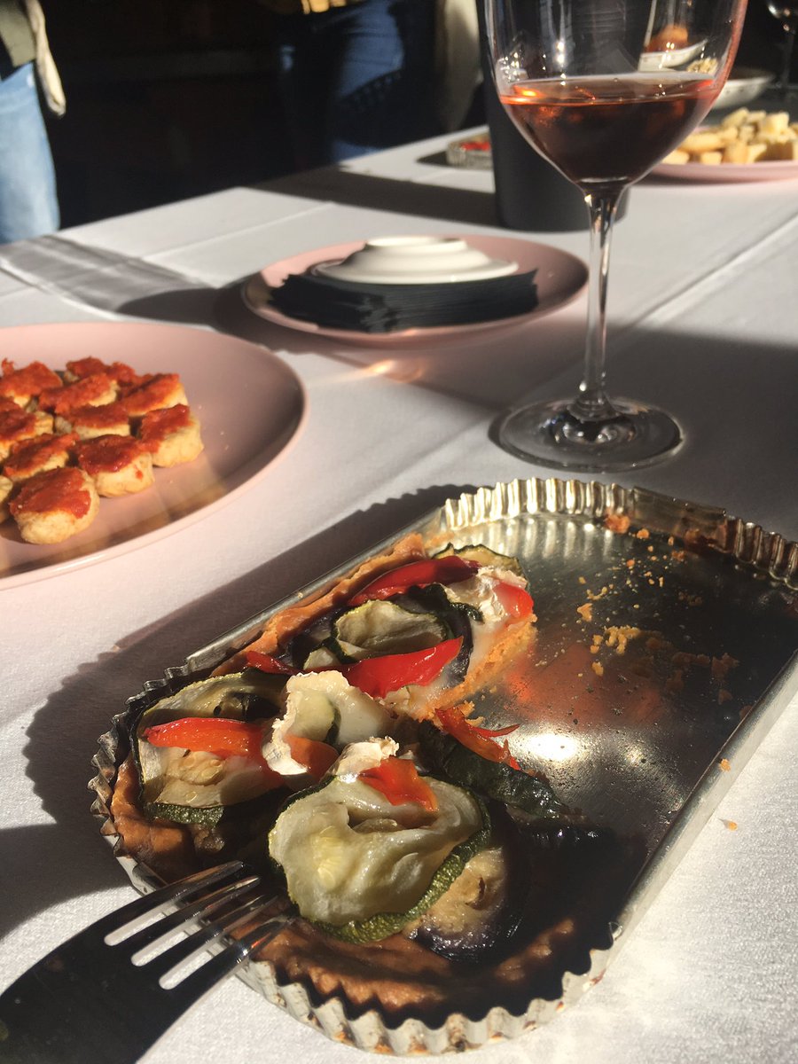lauraduran80's tweet photo. Un tast de #acrollam per començar la visita a @MesquidaMora #VendaDirecta #MillorDePrimeraMà https://t.co/zxPhbMzWhY