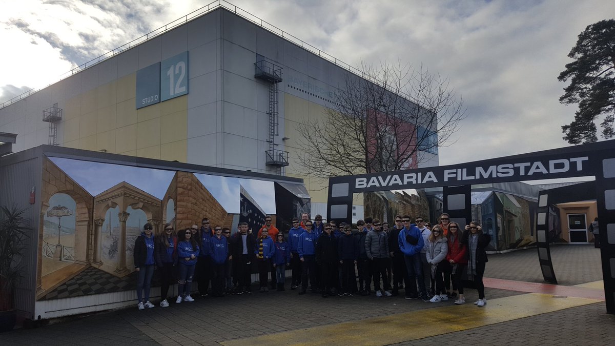MissAngus2016's tweet photo. Die Filmtour fängt an! Super! #BavariaFilmstadt @LHSLanguages @_LHSSTEM https://t.co/h3AL2N9BDD