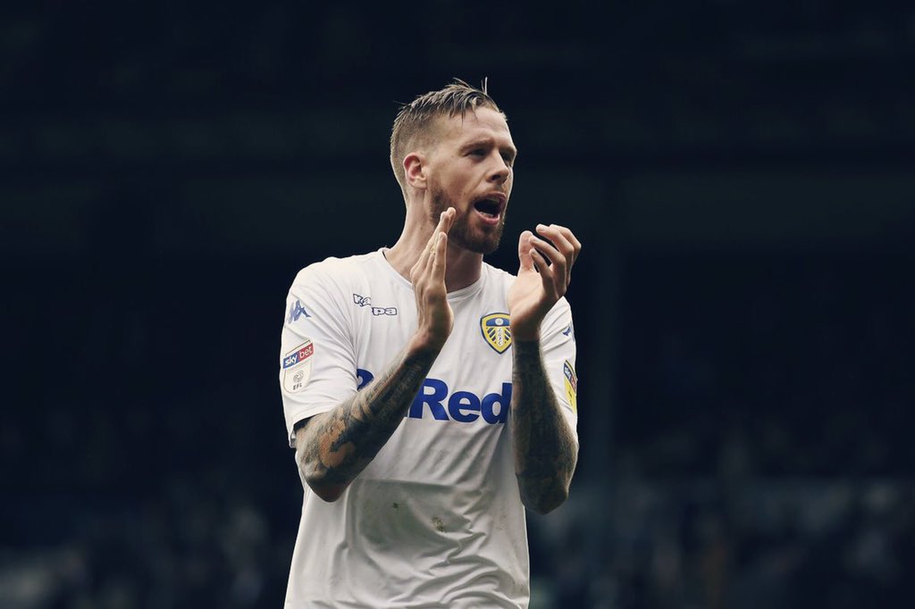 Today's live sport...

Football ⚽️

<a href="/SUFC_tweets/">Sheffield United</a> vs <a href="/LUFC/">Leeds United</a> 12.30
<a href="/SouthamptonFC/">Southampton FC</a> vs <a href="/ManUtd/">Manchester United</a> 5.30

Rugby Union 🏉

Barbarians vs Argentina 2.30