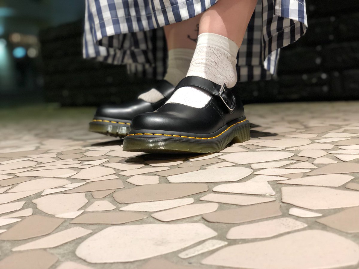 Dr Martens 梅田 V Twitter こんばんは あの大人気だった 5026が少量ですが入荷しました 女の子らしくて可愛いです クリスマスプレゼントにドクターマーチンプレゼント しませんか