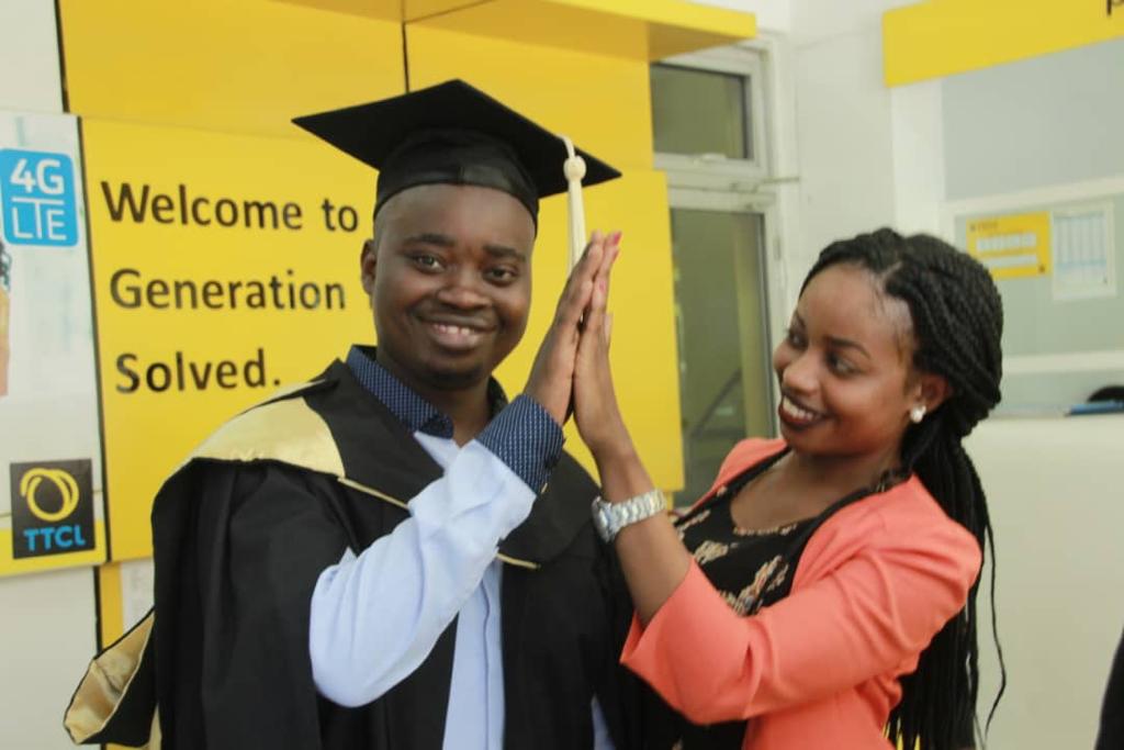 BabuDhafir's tweet photo. @TTCLCorporation wakombozi wa wanafunzi nchini. Tumefanikisha, tumewawezesha . Kizazi cha #TGeneration

#rudinyumbanikumenoga 
@TTCLCorporation
@wazirik https://t.co/So45cMJ3uW