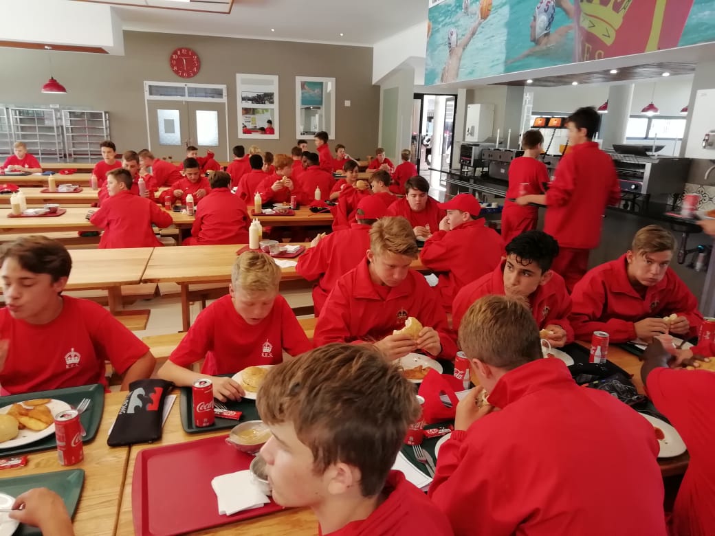 KingEdVIISchool's tweet photo. @KingEdVIISchool Grade 8's grabbing a great spread set-out by Fedics before sports start later #redclass #redorientation https://t.co/8rPQMPhJfg