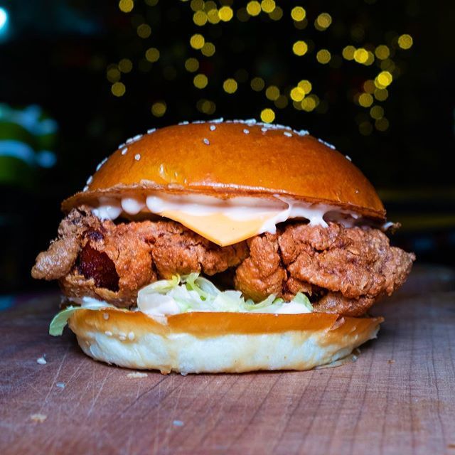This is The Harland Classic from @earlsldn. Your classic chicken burger, but given the edge over a lot of the competition due to the homemade garlic mayo. That’s what sets Joes burgers out from the rest. His sauces are distinctive and tasty, and as I mentioned before he’s al…
