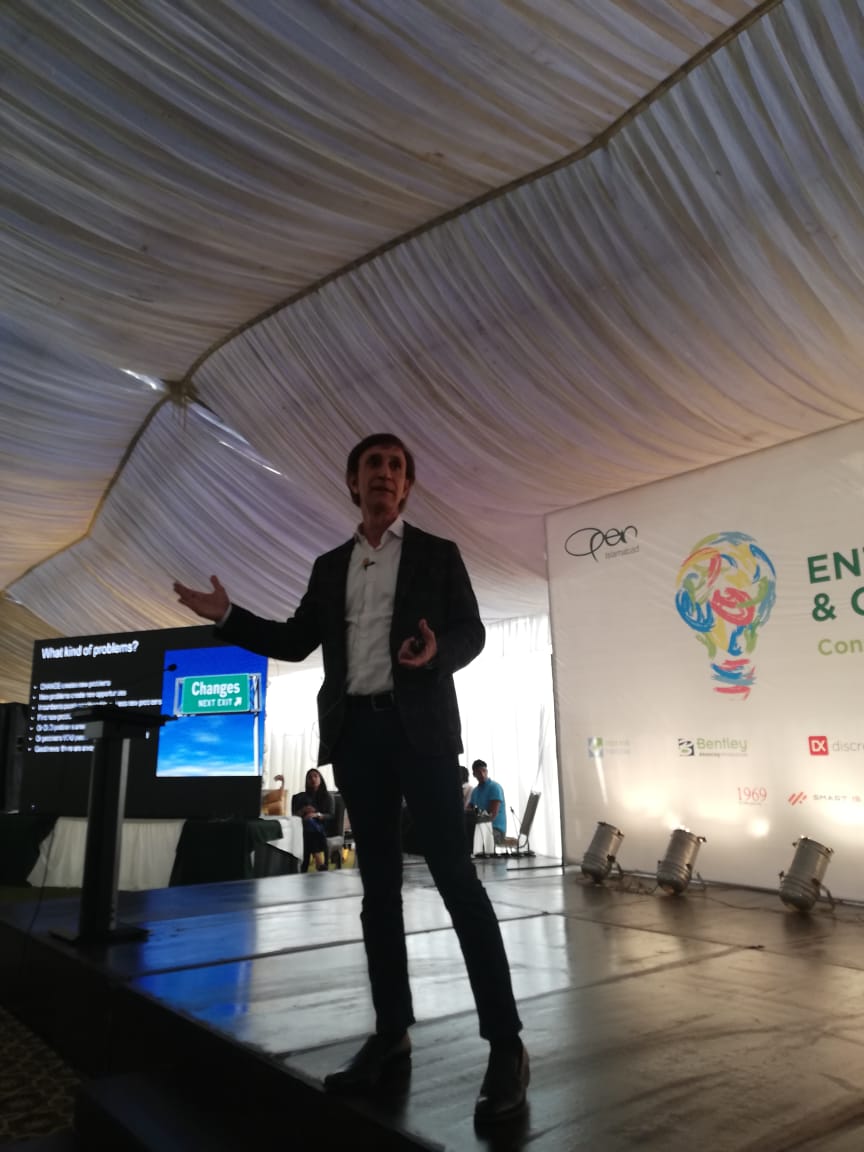 OpenIslamabad's tweet photo. Ashar Aziz speaking on the art of scaling a business
#OPENISB18 #OPEN18 #AF18 https://t.co/FVRovs5FKJ