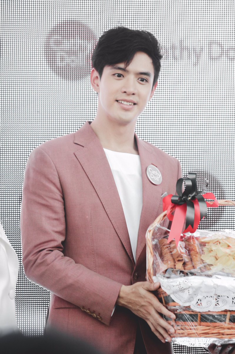 waencheaim's tweet image. กระเช้านี้มันอ้วน พี่ฟิล์มกินไม่ได้นะคะ 
แต่ส่งมาทางเราได้นะ เดี๋ยวเรากินเอง 😌 @film_tnp20 

#filmthanapat 
#boombeauty 
#cathydoll 
#หน้ากากแก้ว