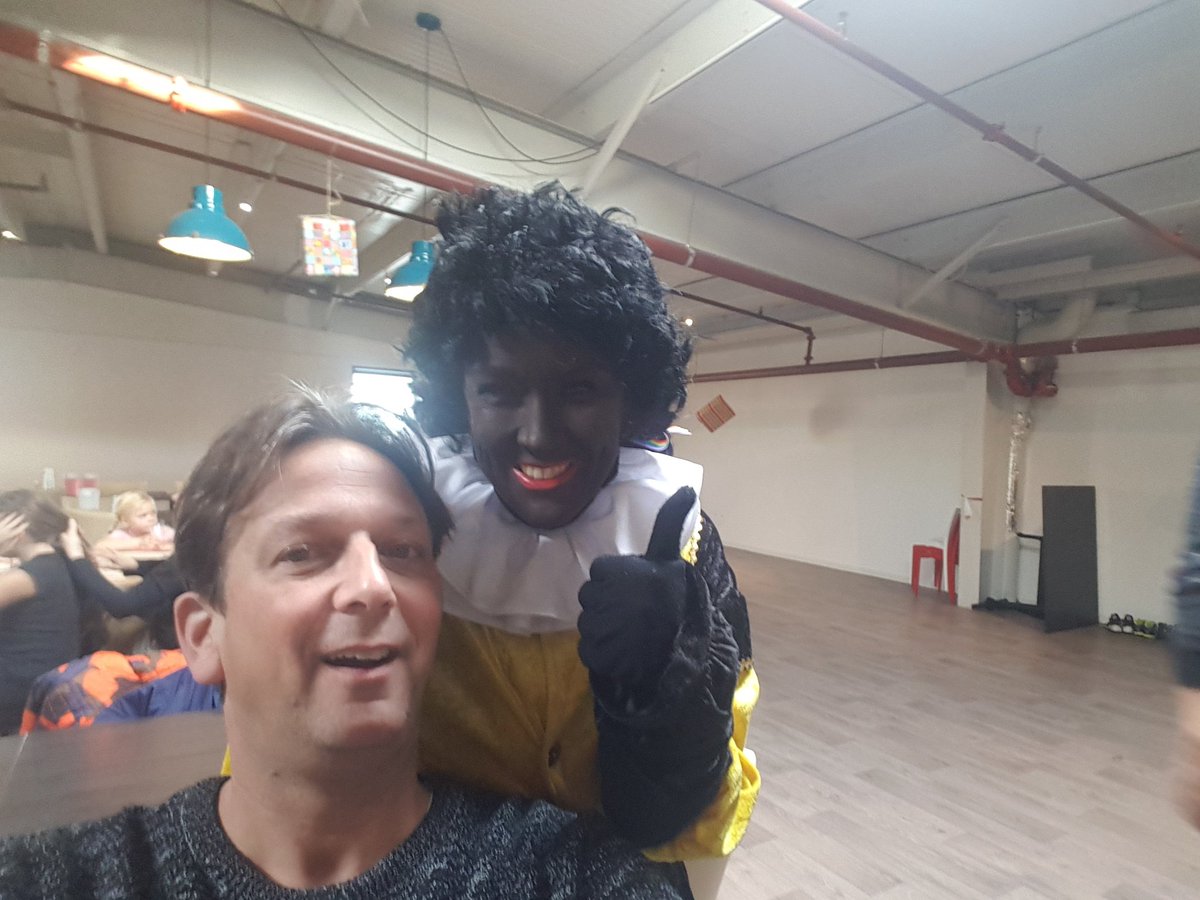 En nog ff een selfie met zwarte Piet, wil wil dat nou niet. <a href="/moni/">moni</a>
