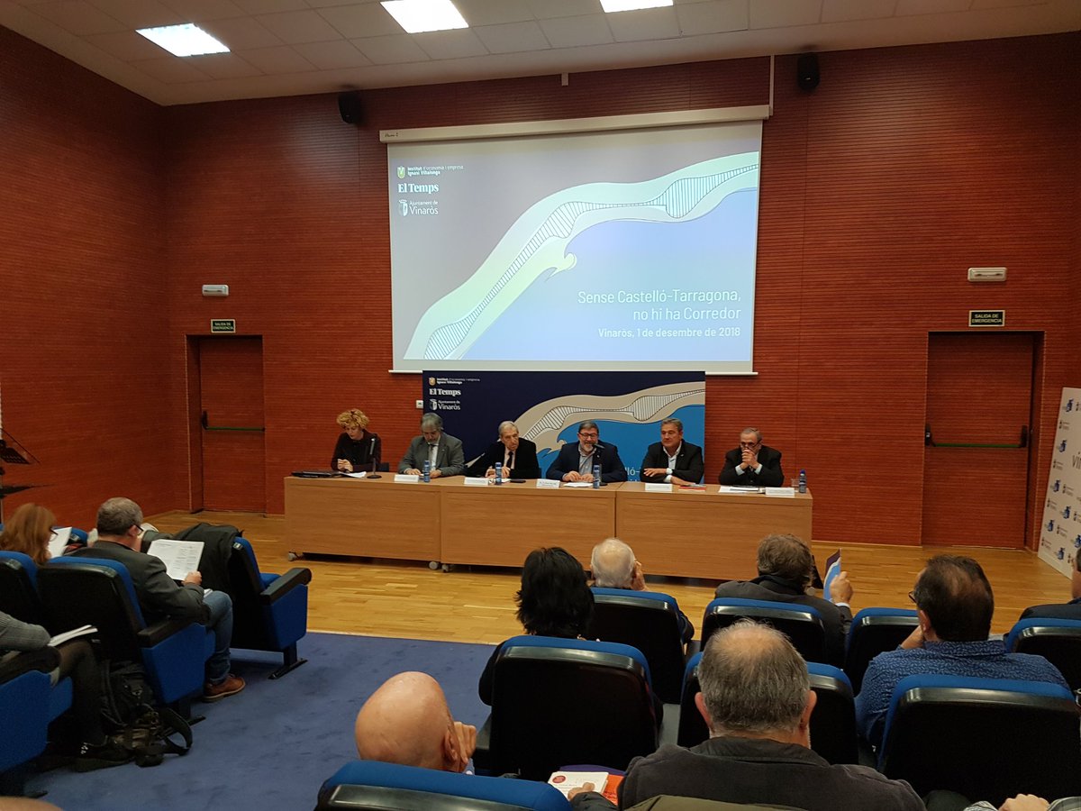 Tortosa's tweet photo. L' alcaldessa de @Tortosa i membre del comitè executiu de @ACM948 @meritxellroige participa avui a la jornada de @iiveeinstitut a #Vinaròs 'Sense Castelló-Tarragona, no hi ha Corredor'. Ens calen compromisos ferms. https://t.co/8eOXrpIiYa