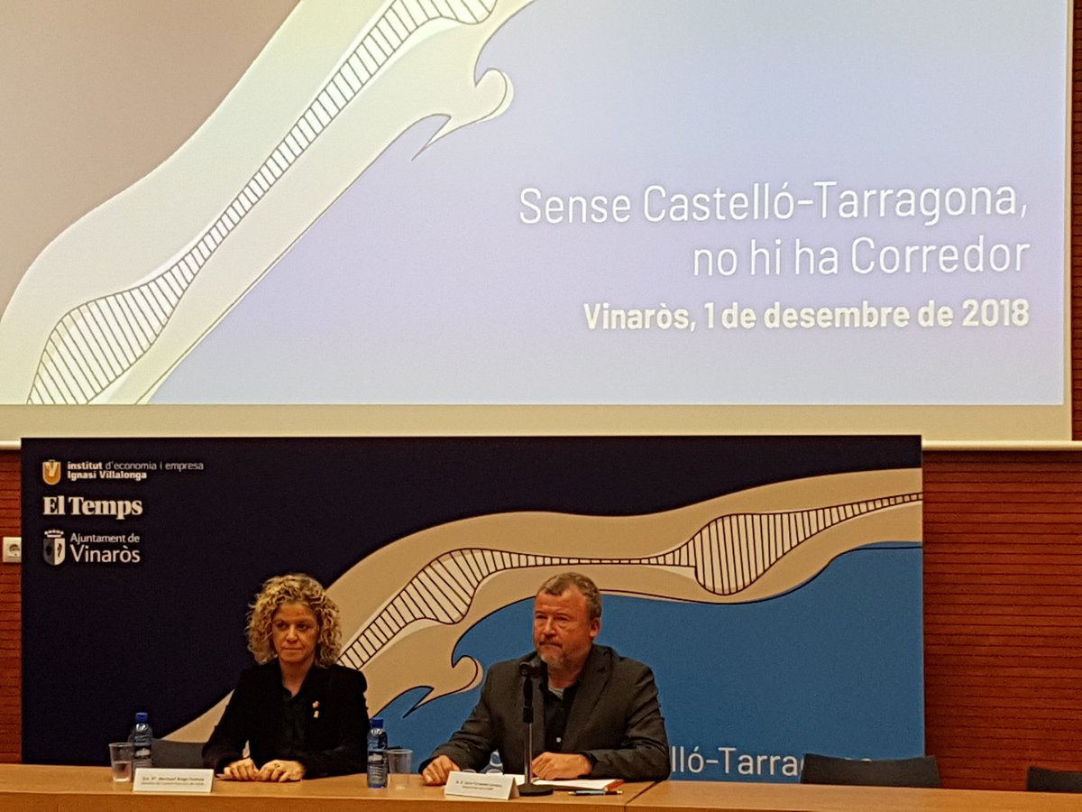 Tortosa's tweet photo. L' alcaldessa de @Tortosa i membre del comitè executiu de @ACM948 @meritxellroige participa avui a la jornada de @iiveeinstitut a #Vinaròs 'Sense Castelló-Tarragona, no hi ha Corredor'. Ens calen compromisos ferms. https://t.co/8eOXrpIiYa