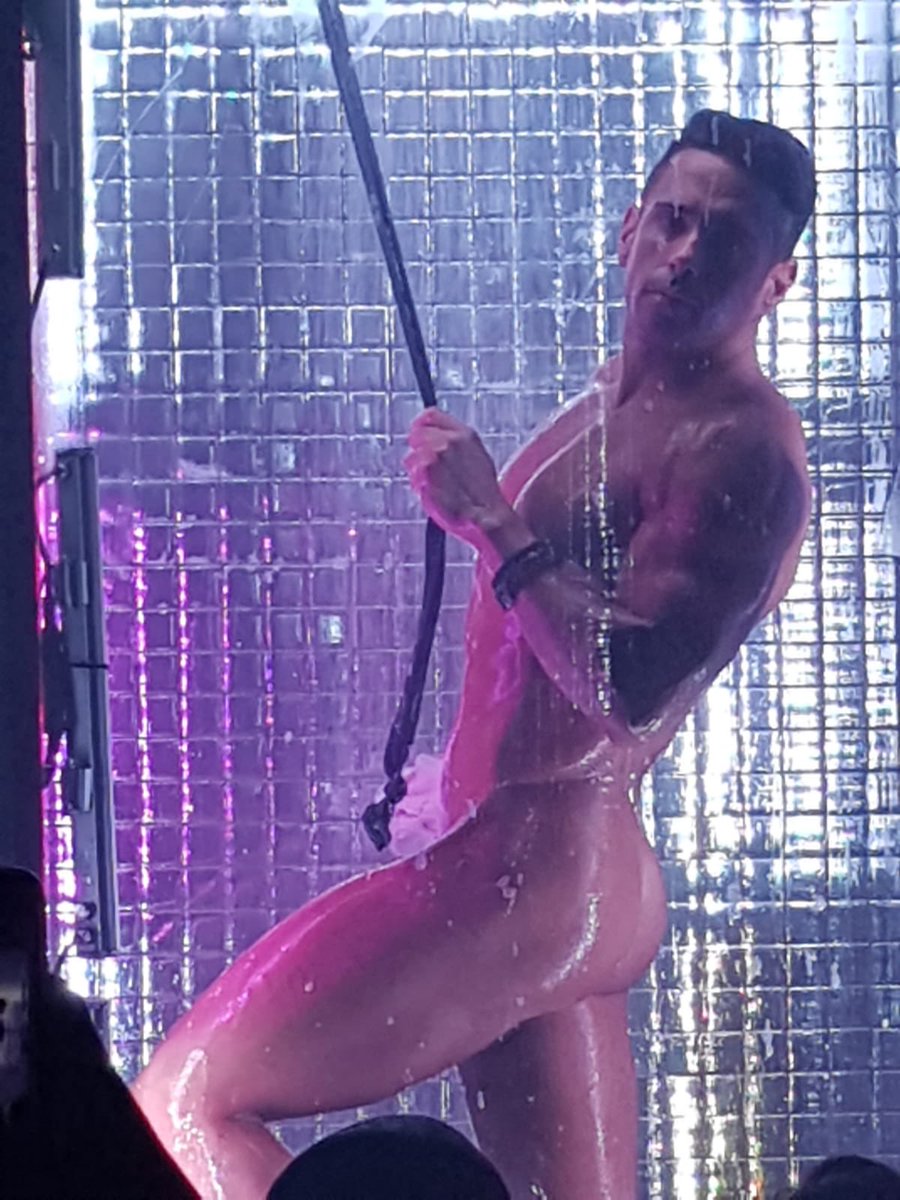 RAIDDBAR's tweet photo. Only @RAIDDBAR
#ShowerBoy #WorldFamousShower #ShowerBoys #Hotboys #Sexyboys #FitBoys #FitBody #RaiddBar #Paris #Marais https://t.co/hbIaCjrL68