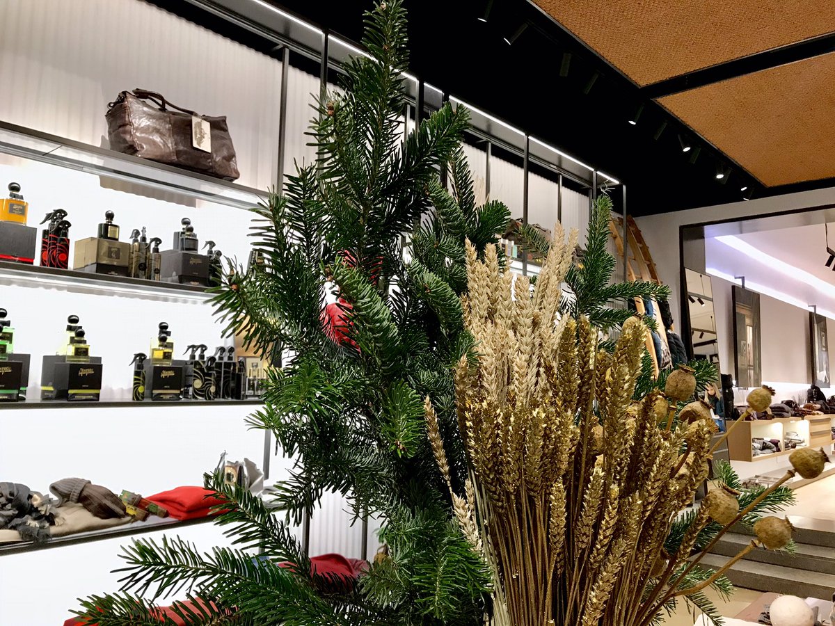 ILSETACCIO1983's tweet photo. SHOPPING WEEKEND 🎁🎅🏻
Saturday / Sunday opening 
#ilsetaccio #boutique #menstore #shoponline #bestbrands #madeinitaly #xmas #xmasmood #xmastime🎄 #fashionboutique #luxuryselection https://t.co/TKeBjT4RnQ
