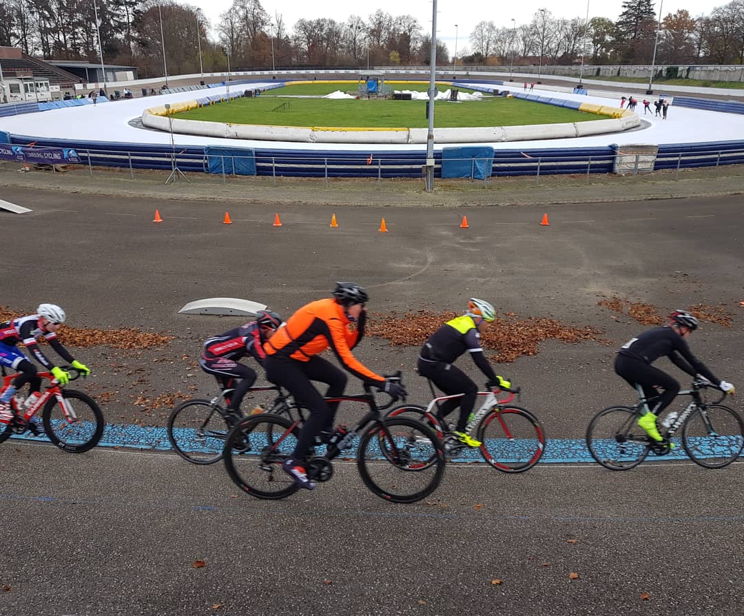 WielerbaanGL's tweet photo. Frigyes Nagy BOEKT WEER EEN ZEGE IN COUPE D'HIVER.

@RalphSalden #mathsalden Coupe d'Hiver rit 10. 

MANNEN 40+
1. Frigyes Nagy

MANNEN 40-
1. Kevin de Roeck

JEUGD JONGENS
1. Sem Maassen
2. Daan Maassen

Iedereen 1 keer gedubbeld.
1. Bjorn Demas - Hans Bodelier https://t.co/c6tAKdGCbD