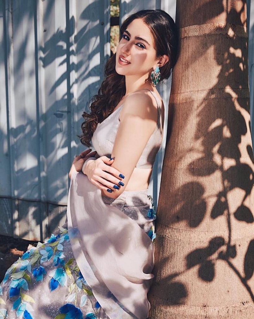 sara_updates_'s tweet photo. Just some days left for #KedarnathMovie @_saraalikhan #SaraAliKhan @itsSSR #SushantSinghRajput 

FOLLOW-@sara_updates_  for more updates of #SaraAliKhan https://t.co/X4M0ePAw5U