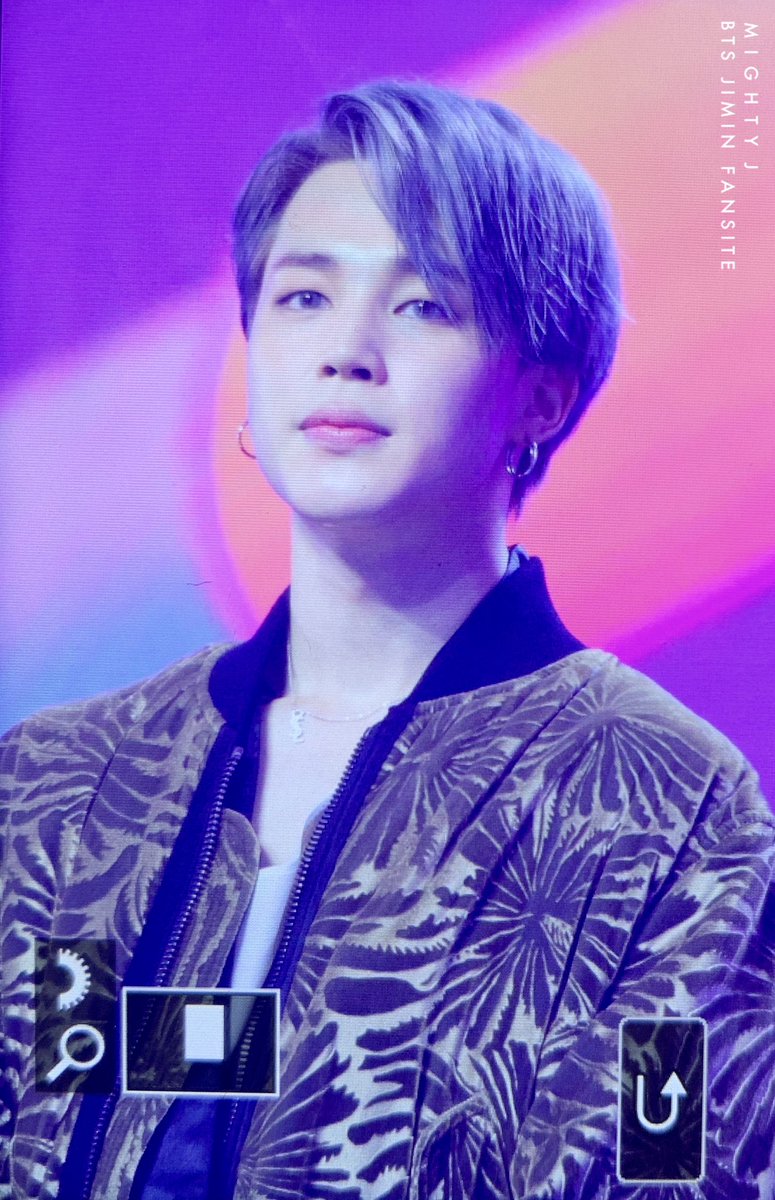 mighty_jimin's tweet photo. 181201 MMA #지민 #JIMIN 진짜 예뻐죽겠다는 말밖에 안나온다 예뻐 예뻐 예뻐!!!!!!!! https://t.co/a74qRWavcy