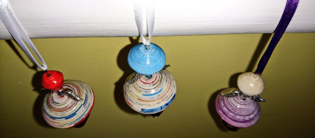 TheJediMum's tweet photo. I went to a Christmas fair last night, bought these amazing little rolled paper angel decorations, I picked up a leaflet too, so I could share, all proceeds to help single Mum's in Africa, a good cause. ❤️ #AfricanHope https://t.co/fbRUd8Yhxn