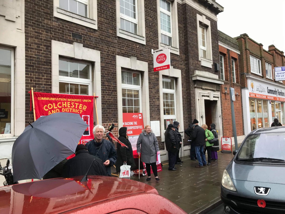 CoCwu's tweet photo. #SaveOurPostOffice event in Clacton today nearly 500 signatures collected @CWUnews https://t.co/1Ig8jcCERJ