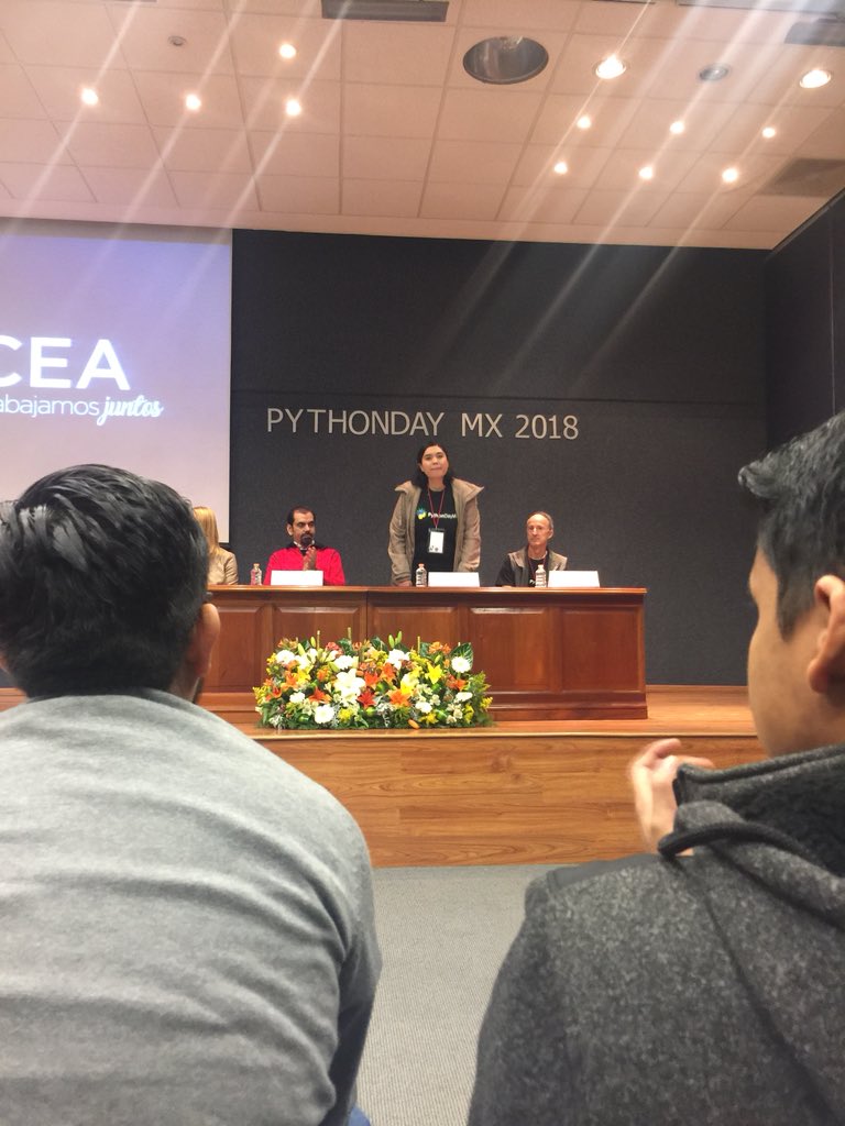 lakatialira's tweet image. Segunda edición #PythonDayMX18 👏🙌 Primer evento en México apoyado por @defnado