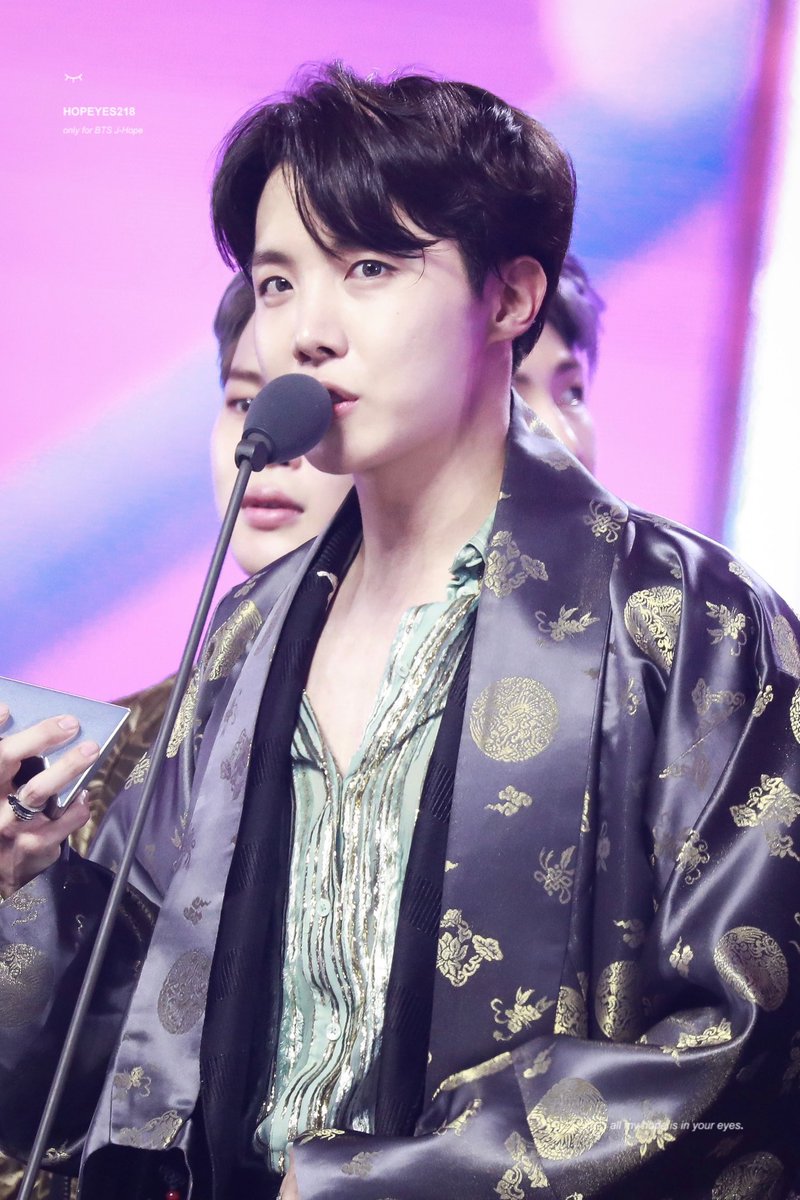 HOPEYES218's tweet photo. 181201 MMA 수상
ㅊㅋㅊㅋㅊㅋㅊㅋㅊㅋ🎊🎊🎊✨✨✨🤩🤩🤩🤣🤣🤣🤣
#제이홉 #정호석 #JHOPE #BTS⁠ ⁠⁠ ⁠⁠ ⁠⁠ ⁠⁠ ⁠⁠ ⁠⁠ ⁠⁠ ⁠⁠ ⁠⁠ ⁠⁠ ⁠⁠ ⁠⁠ ⁠⁠ ⁠
@BTS_twt https://t.co/bi69OSesQa