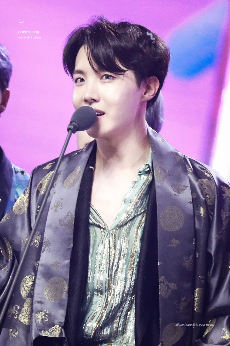 HOPEYES218's tweet photo. 181201 MMA 수상
ㅊㅋㅊㅋㅊㅋㅊㅋㅊㅋ🎊🎊🎊✨✨✨🤩🤩🤩🤣🤣🤣🤣
#제이홉 #정호석 #JHOPE #BTS⁠ ⁠⁠ ⁠⁠ ⁠⁠ ⁠⁠ ⁠⁠ ⁠⁠ ⁠⁠ ⁠⁠ ⁠⁠ ⁠⁠ ⁠⁠ ⁠⁠ ⁠⁠ ⁠
@BTS_twt https://t.co/bi69OSesQa