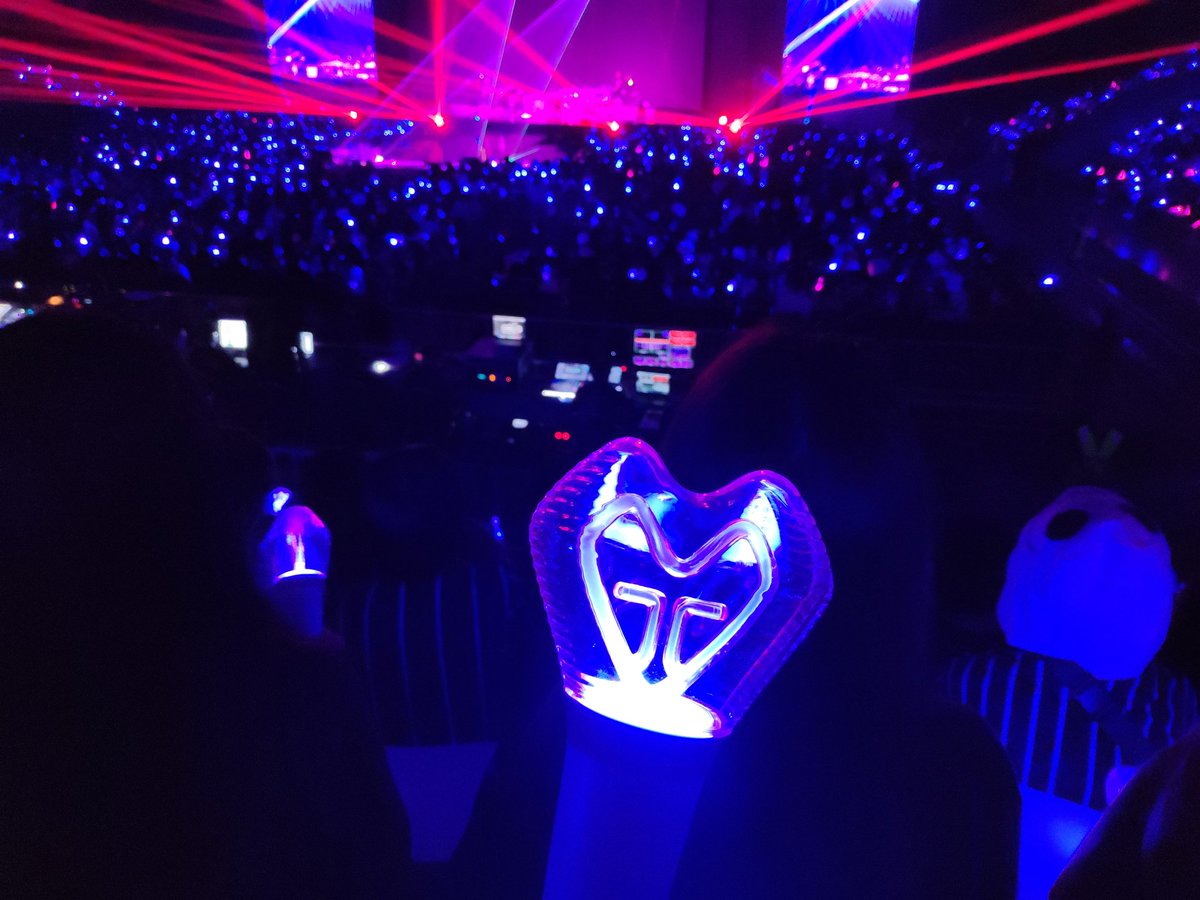processic's tweet photo. คอนเสิร์ตแทยอน #S_TAEYEON_CONCERTinBKK สนุกๆ เซ็ตลิสต์ดีมาก เพลงใหม่เยอะ ทุกคนตั้งใจฟังแทยอนร้องมากๆ เป็นทั้งคอนเสิร์ตที่สนุก และแระทับใจ โปรเจกต์ดี แถมระบบเปลี่ยนสีแท่งไฟก็โอเคเลย https://t.co/v3TAbAYA9B