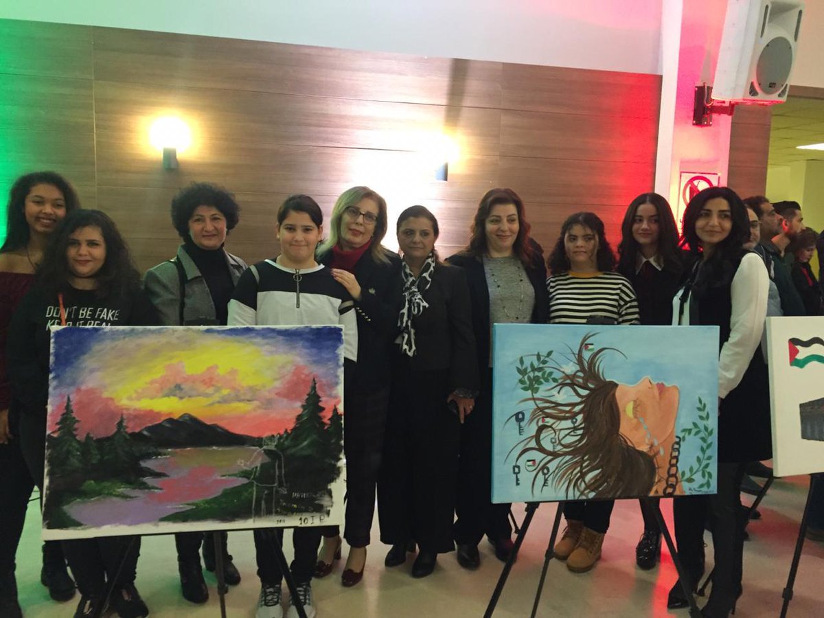 houtaftawil's tweet photo. تألق طلابنا في التعبير عن تضامنهم مع حق الطفل الفلسطيني في التعليم. @Hhhsinfo https://t.co/aZxFEOmC47