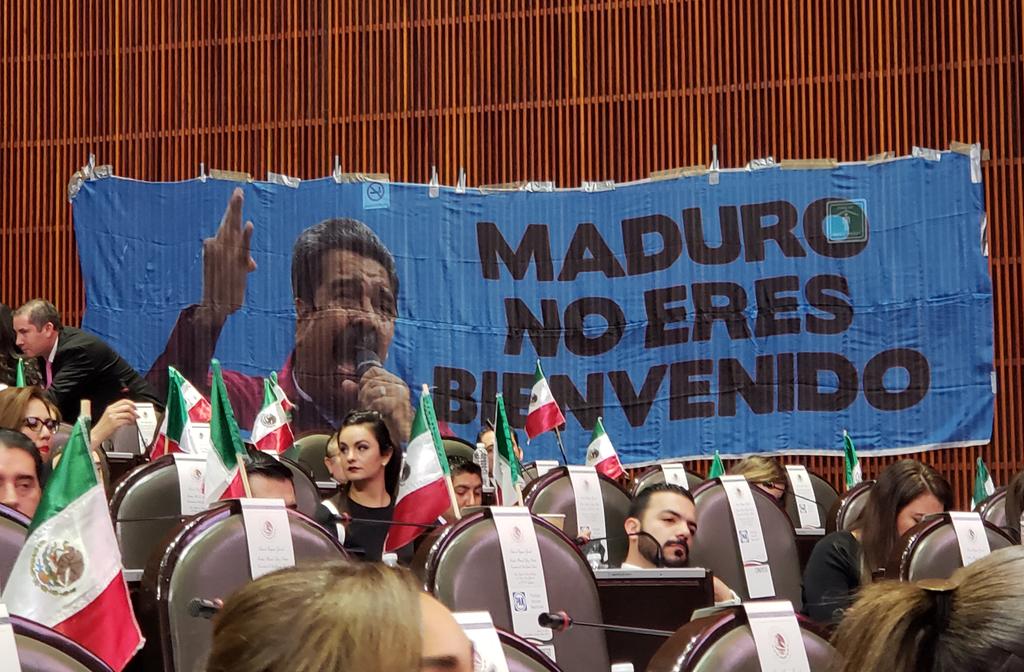 kenialopezr's tweet photo. #MaduroNoEresBienvenido. Ojalá te quede claro @lopezobrador_. No queremos un gobierno como el de Venezuela.

NUNCA será bienvenido quien violenta los Derechos Humanos de sus hermanos venezolanos. https://t.co/ATFJUOhca3