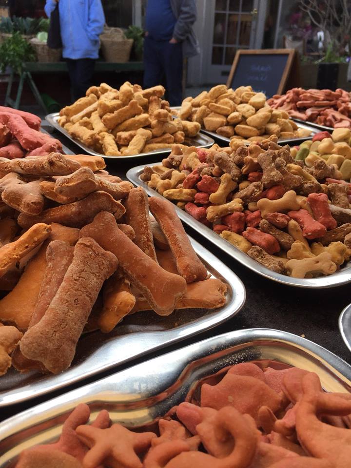 ..And now something for your canine companions, it's only right they have some treats to savour from Worthing's Vegan Christmas Fair too! 🐶🐕🤩 <a href="/SnafflesCuisine/">SnafflesVeganDogBiscuits</a> will also be bringing along Rudolph's Party Mix &amp; Reindeer Drops especially for Christmas🎄☃️❄️💗 #HappyWoofs #15Dec