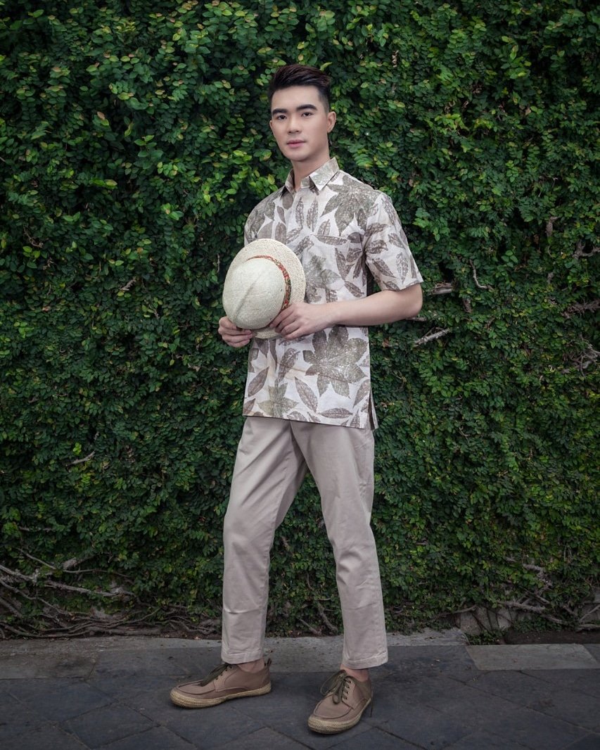 RealMargaria's tweet photo. Hem Ecoprint yang memiliki banyak penggemar, kembali hadir dalam serangkaian koleksi Alunan Semesta @margariabatik.id, motif ecoprint yang unik dan "one of a kind" (karena dibuat secara detail yang memadukan unsur alam yaitu dedaunan),membuat nya semakin eksklusif 😍 https://t.co/A5uoHAM8TW