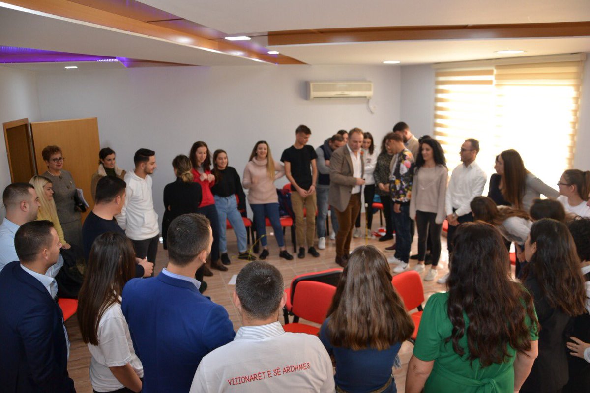 FondacioniQS's tweet photo. The circle of initiative and cooperation 🤜🤛
The follow up of the training focuses in identifying the initiators, delegates and leaders of Fieri’s youth! 🙌

#QemalStafaFoundation #SsuVasteras #ABF
#socialdemocrats #basicvalues #albania #sweden #training #challenges 🇸🇪🇦🇱 https://t.co/5nKCHLqt9w