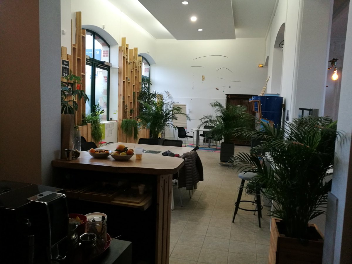 Bui_Frederic's tweet photo. Le quai des possibles à la gare de Saint Germain en Laye, un espace de co-working pour co-créer le monde de demain ! #lequaidespossibles #conference #coworking #saintgermainenlaye #concert #ESS https://t.co/phvWrAoTUe