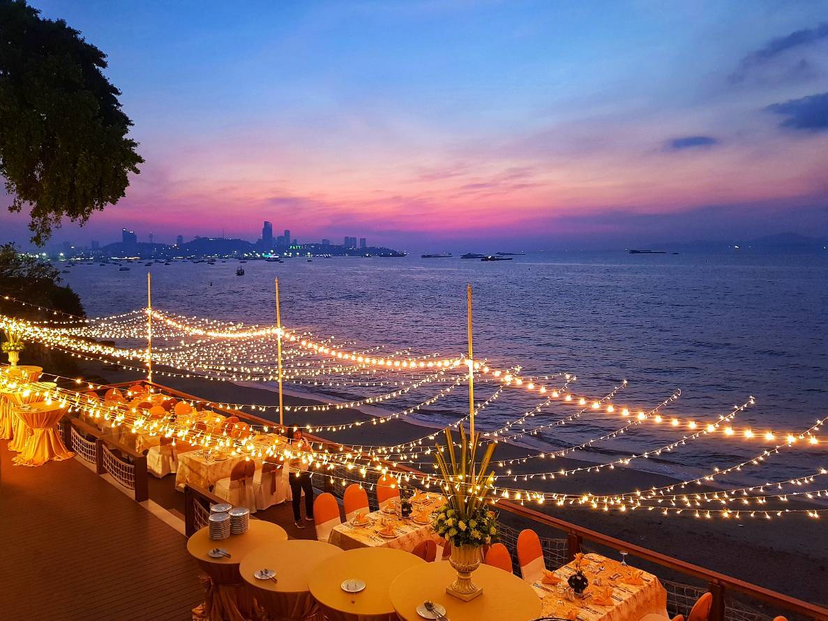 Dusit_Pattaya's tweet photo. An amorous evening at the View Terrace. #viewterrace #dusitthani #pattaya #dusitthanipattaya #dusitjourneys #pattayabaycation #romantic #amorous #dinner #diningunderthestar
Endless possibilities start here at Dusit Thani Pattaya – https://t.co/HE24azR7fL https://t.co/wMr2mSlyqF