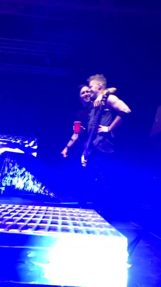 fucking_walst's tweet photo. Brothers ❤
#walst #tdg #threedaysgrace https://t.co/LWAdF679lq