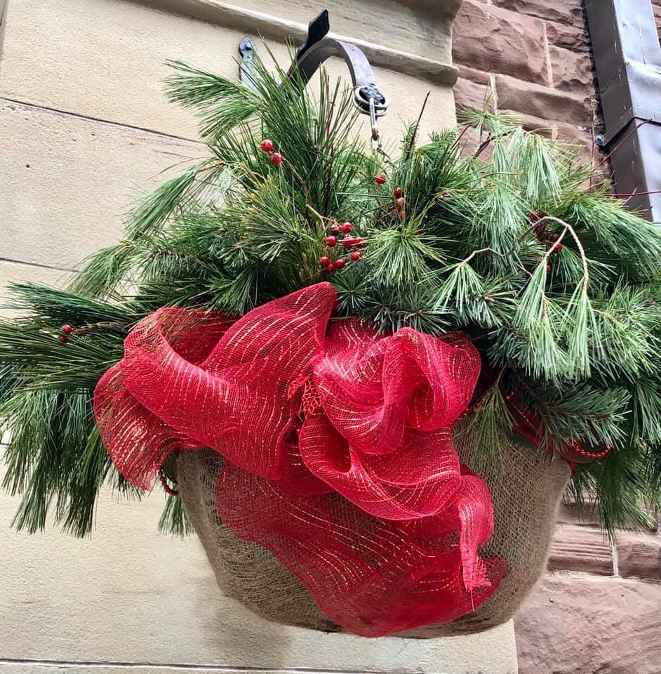 NewGlasgowNS's tweet photo. The beautiful Christmas baskets are hanging at Town Hall. #ChristmasInNewGlasgow #local #MadeByLisa https://t.co/7pmhEVqFUk