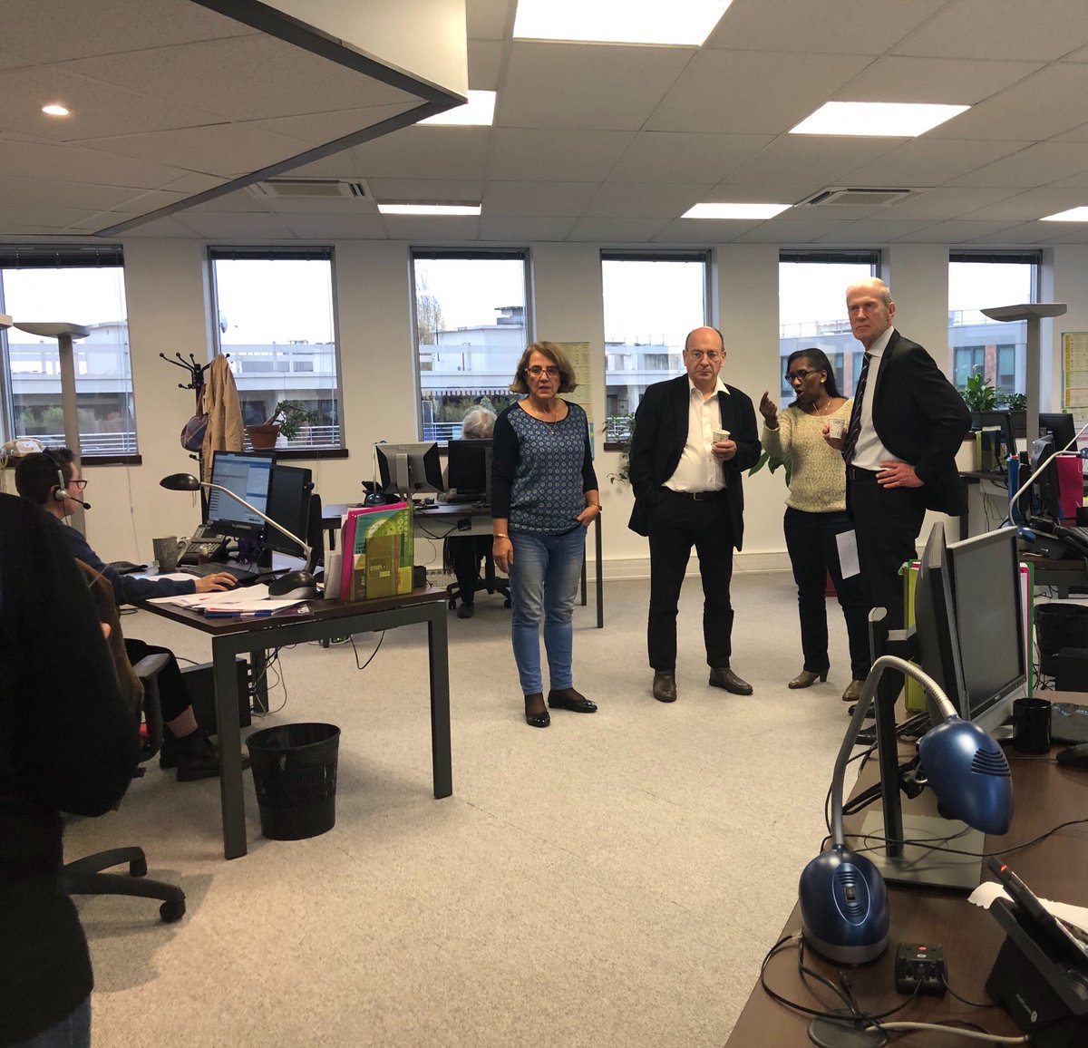 SidaInfoService's tweet photo. François Bourdillon, directeur de @santeprevention (SPF) en visite à #SidaInfoService. Échanges avec Gérard Desborde, président, Arame Reymes-Mbodje, directrice, Françoise Facy, administratrice, Radia Djebar, coordinatrice médicale et des écoutant-e-s de l’association. #JMS2018 https://t.co/DbmfOftTR4
