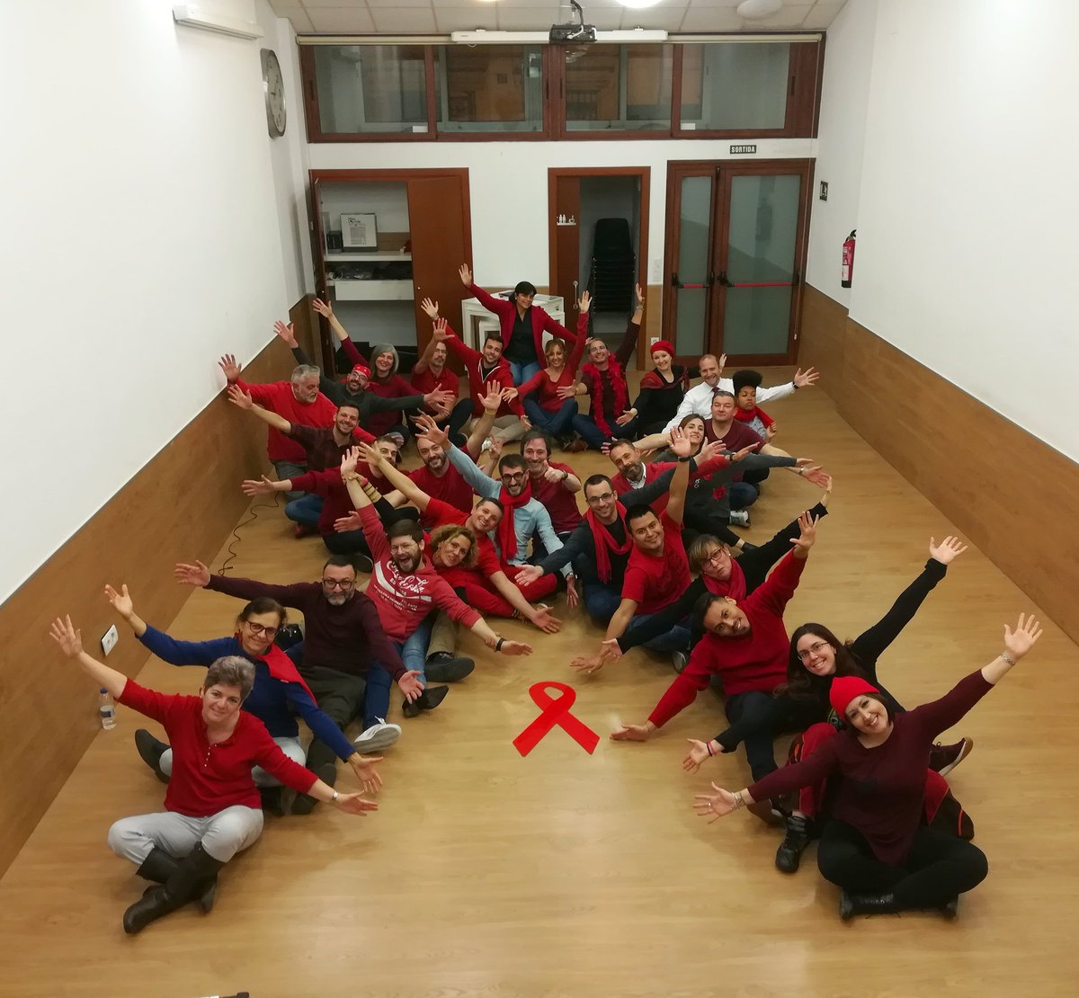 coralBRS's tweet image. Avui en el 30è aniversari del Dia Mundial de la Sida, els #BRS deixem tots els nostres colors per tenyir-nos de vermell🔴

Junts sumem forces per conscienciar sobre la #Sida i el #VIH.

#DiaMundialDelSIDA #WorldAIDSDay