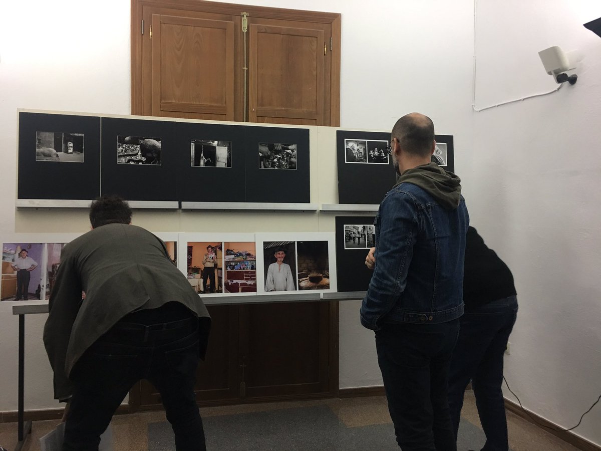 AFSA_Xativa's tweet photo. De entre estas tres colecciones tenemos los primeros premios del 63 salón nacional de fotografía Ciutat de @Xativa https://t.co/xFC94PUFwP