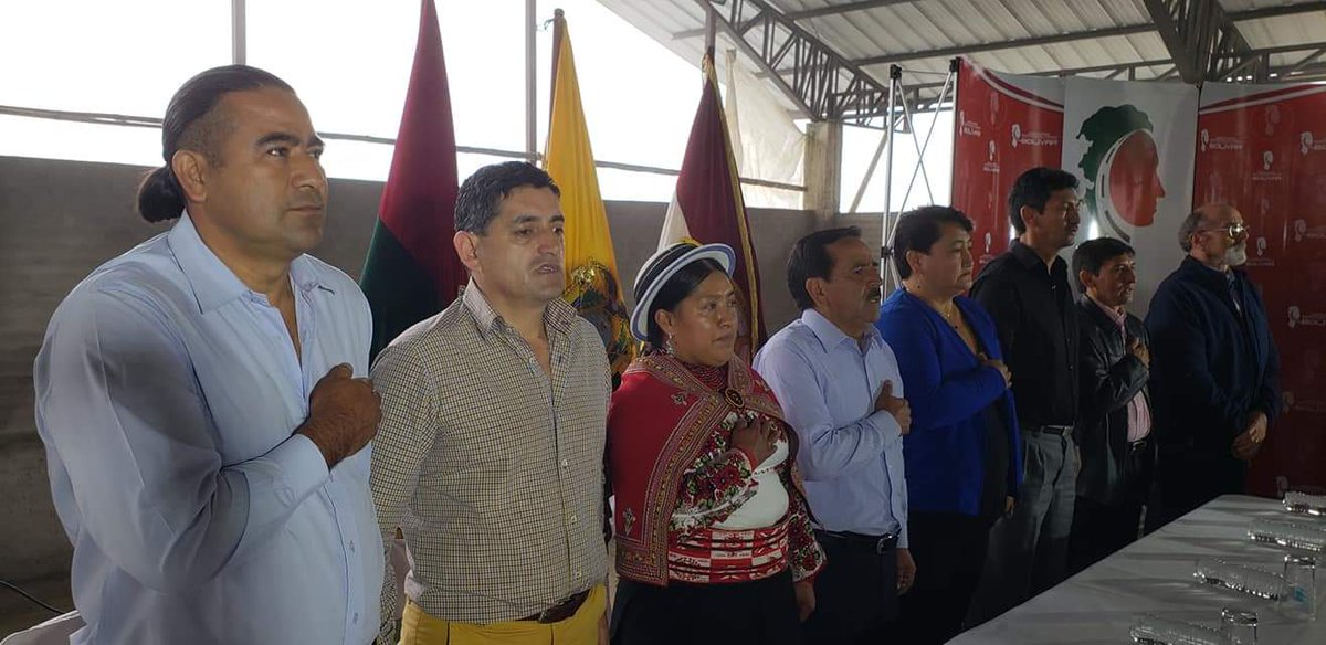 VinicioColomaR's tweet photo. Se firmó el contrato entre la @Pref_Bolivar y la Compañía #ConsorcioVialSA, para la colocación de #CarpetaAsfáltica en la vía #Rayopamba-#Talahua-#FacundoVela. 34 kms.
Los trabajos se iniciarán desde este mes. Plazo 1año. Costo 4'000.000 convenio @ObrasPublicasEc y @Pref_Bolivar https://t.co/TTIQsicwQ1