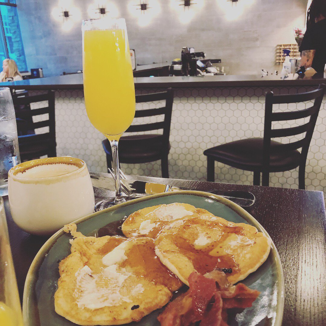 SALT_WDM's tweet photo. Bring the brunch gang here! Enjoy our brunch menu + bottomless Bloody Mary &amp; Mimosa bar! Saturdays &amp; Sundays 10am-2pm 🥞🍳 #brunchtastic https://t.co/V7INlz40FK