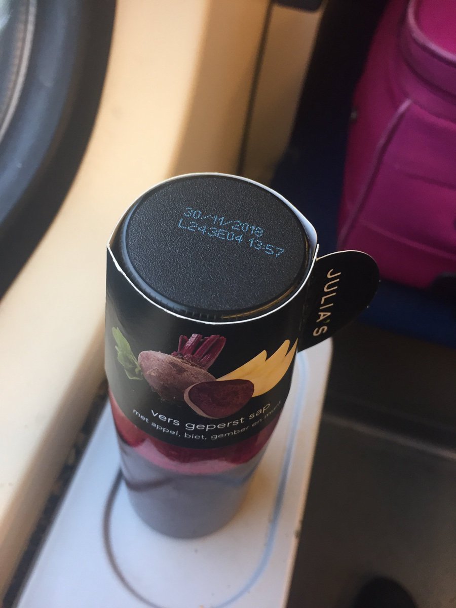 ffeemm's tweet photo. @Julias_NS heel slordig van julia’s Leiden.. wil ik net gaan genieten van mijn bietensapje #tochwatbeterchecken https://t.co/BvwzNvHQKw